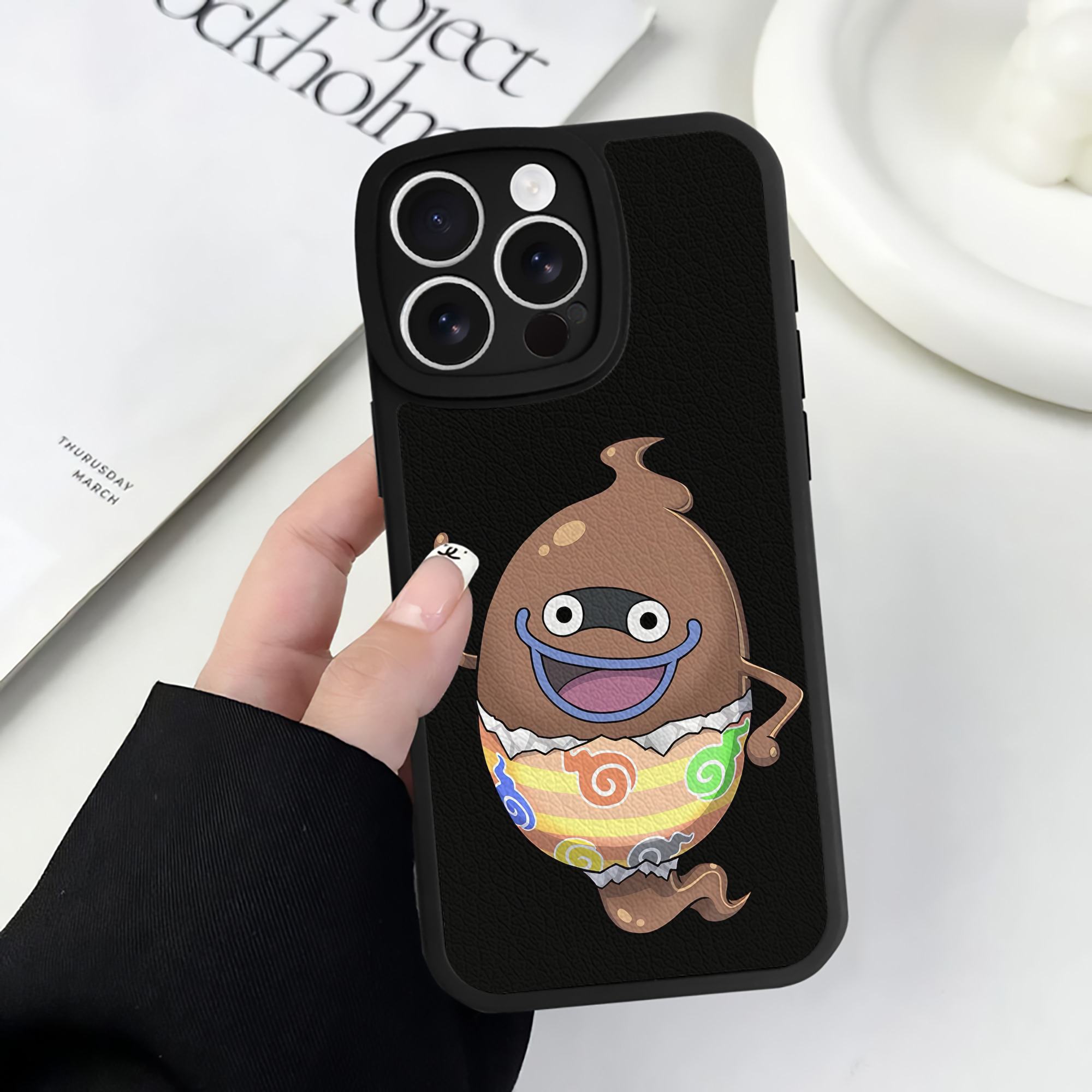 （画像用） 妖怪ウォッチ Yo-kai Watch 【iPhone 16シリーズ対応】シリコンスマホケース（レザー調） 材質：シリコン